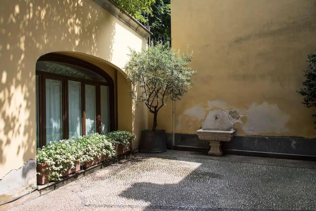 شقة Hidden Retreat - Duomo ميلان المظهر الخارجي الصورة